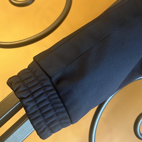 ALO Yoga Wintry Line Cropped Jacket - Picture 8 of 16